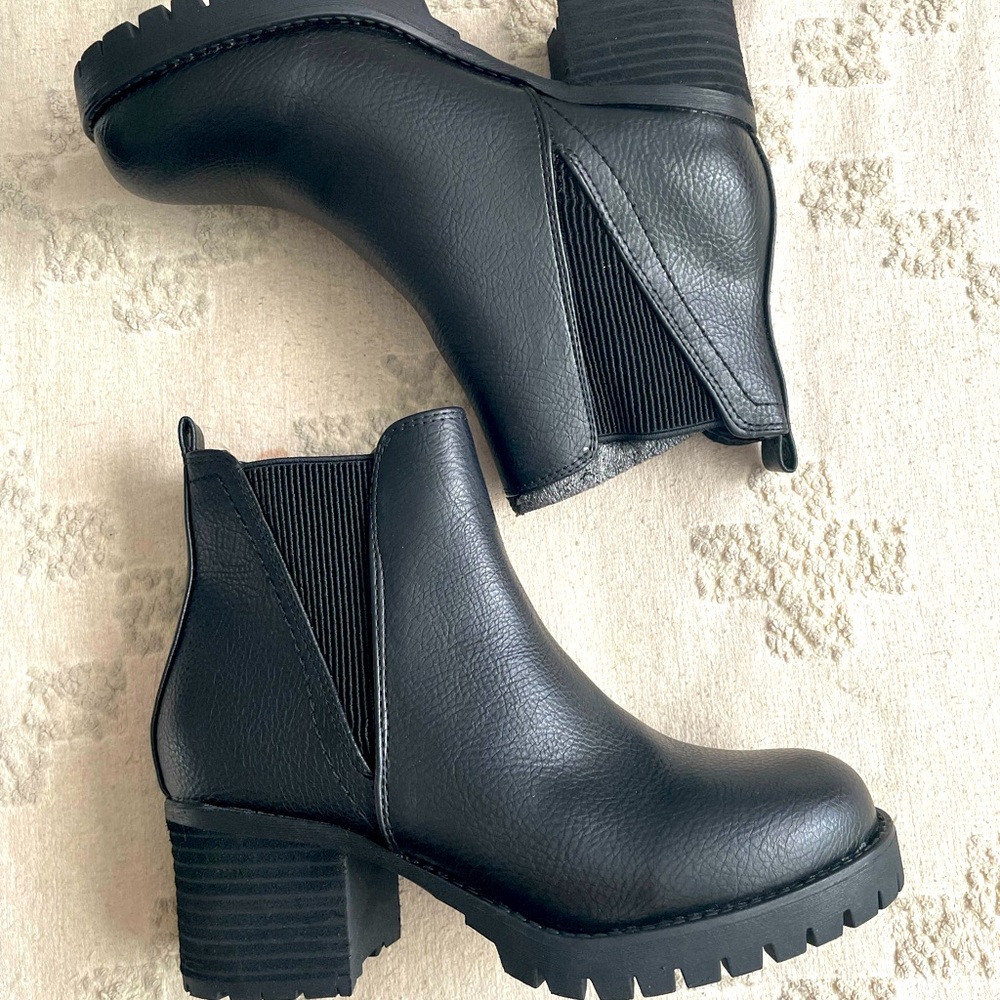 Ankle chunky boots 🖤